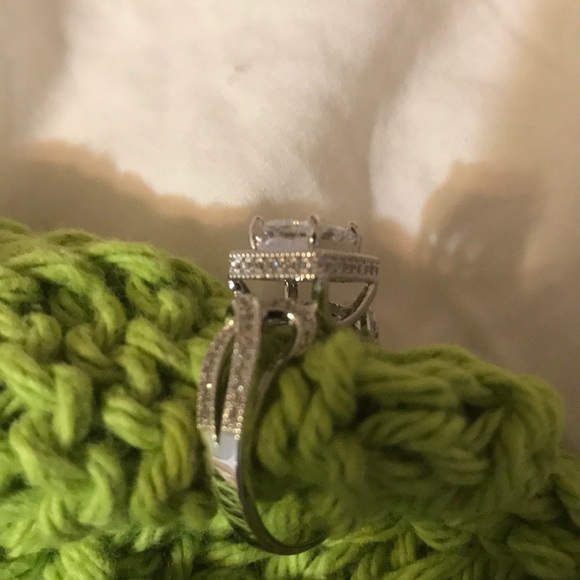 Beautiful fashion ring - Picture 2 of 2